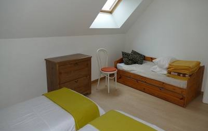 Location de vacances - Maison - Villa à Annecy - Gite n° 3 Chambre  -2 lits simple pouvant se réunir .  -lit gigogne 2 lits 90