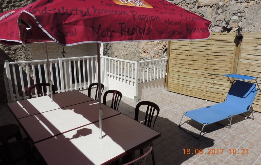 Location de vacances - Maison - Villa à La Palme - La terrasse: le salon de jardin, le bain de soleil...
