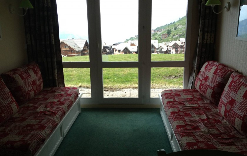 Location de vacances - Appartement à Valmeinier - Vue sur les montagnes, lits banquettes, lit gigogne