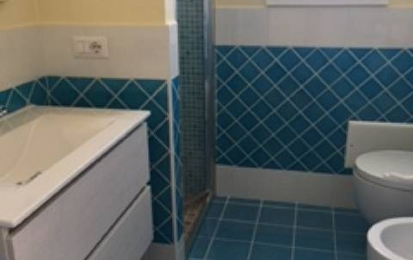 Location de vacances - Appartement à Lu Bagnu - Une salle de bains (douche)