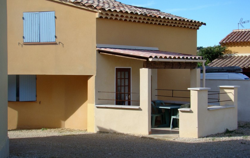 Location de vacances - Maison - Villa à Mormoiron - terrasse olivier