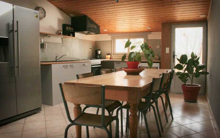 Location de vacances - Appartement à Puy-Saint-Martin - Cuisine équipée (gaz, four, lave vaisselle, congélateur ...).