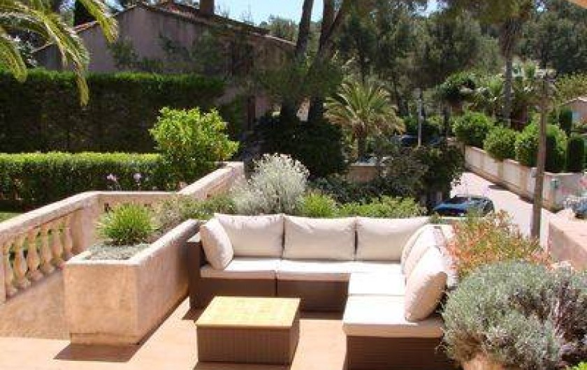 Location de vacances - Villa à Hyères - Salon d'extérieur