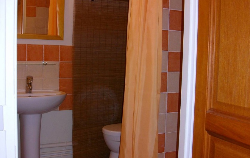 Location de vacances - Studio à Ansouis - - Salle d'eau - Lavabo - Douche - WC