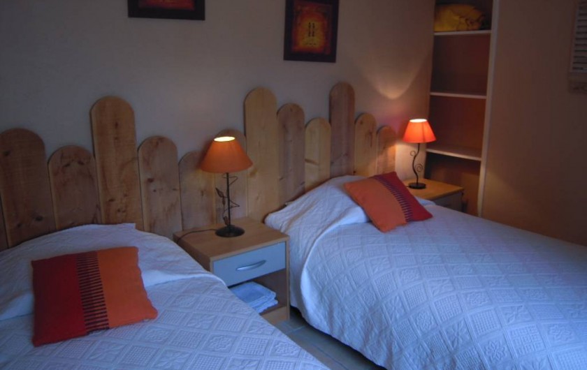Location de vacances - Gîte à Pailloles - CHAMBRE 2 2 LITS 90