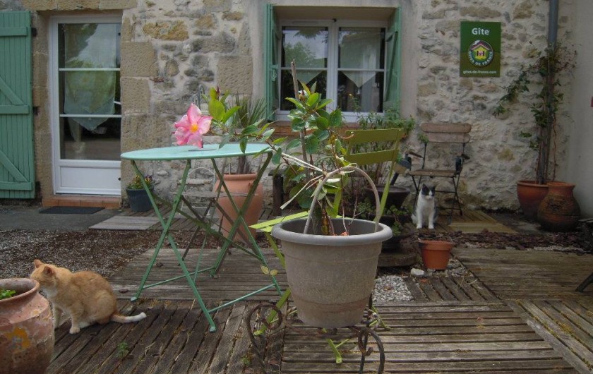Location de vacances - Gîte à Pailloles - PETITE TERRASSE ENTREE