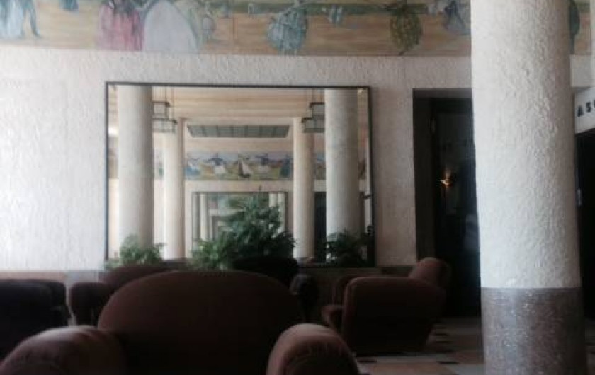 Location de vacances - Appartement à Trouville-sur-Mer - Grand hall de Mallet-Stevens classé aux monuments historiques.
