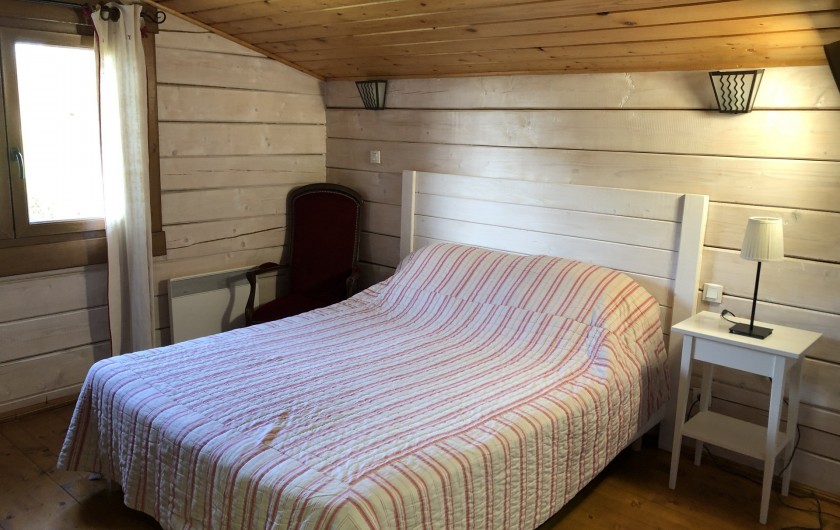 Location de vacances - Chalet à Saissac - La chambre du haut lit en 160/200.
