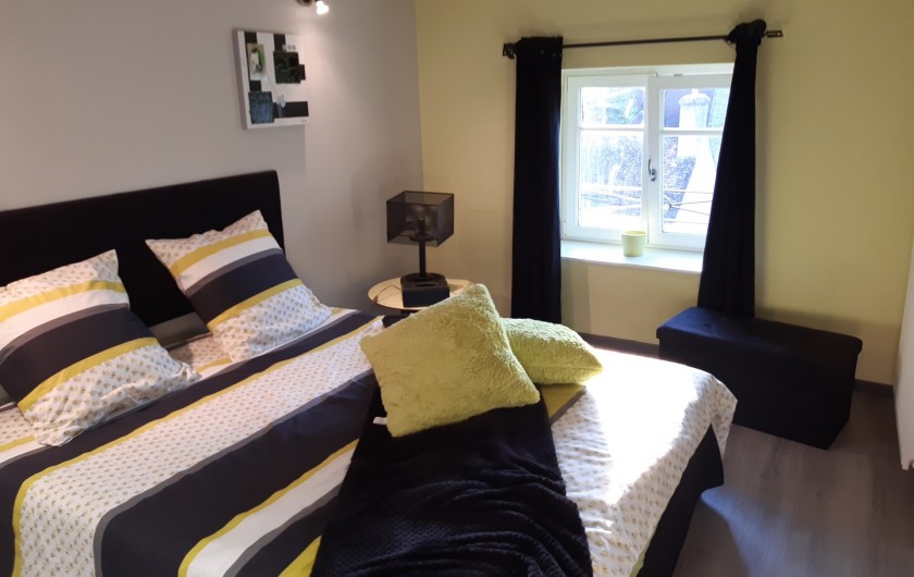 Location de vacances - Appartement à Beaune - 2ème chambre aux notes du verger  !