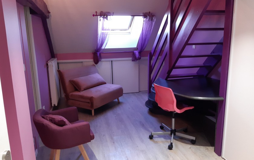 Location de vacances - Appartement à Beaune - Lit d'appoint pour enfant dans la chambre rose !