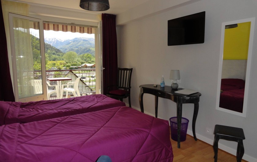 Location de vacances - Hôtel - Auberge à Chambon-sur-Lac - chambre 2 lits balcon