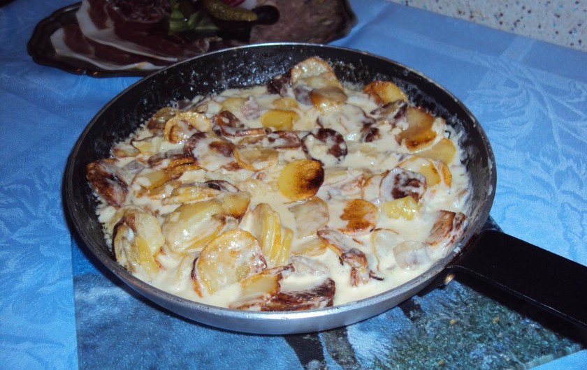 truffade pomme de terre poelée avec du cantal fromage d'Auvergne
