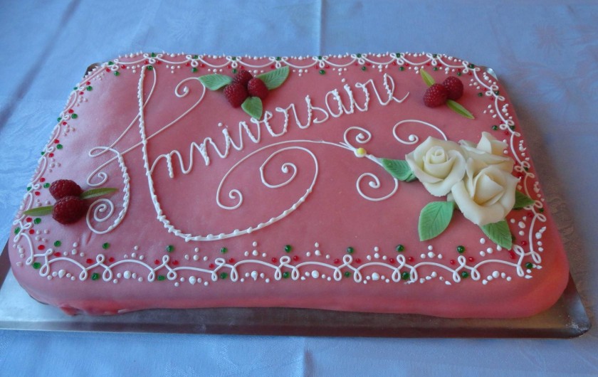 Location de vacances - Hôtel - Auberge à Chambon-sur-Lac - gateau framboisier maison