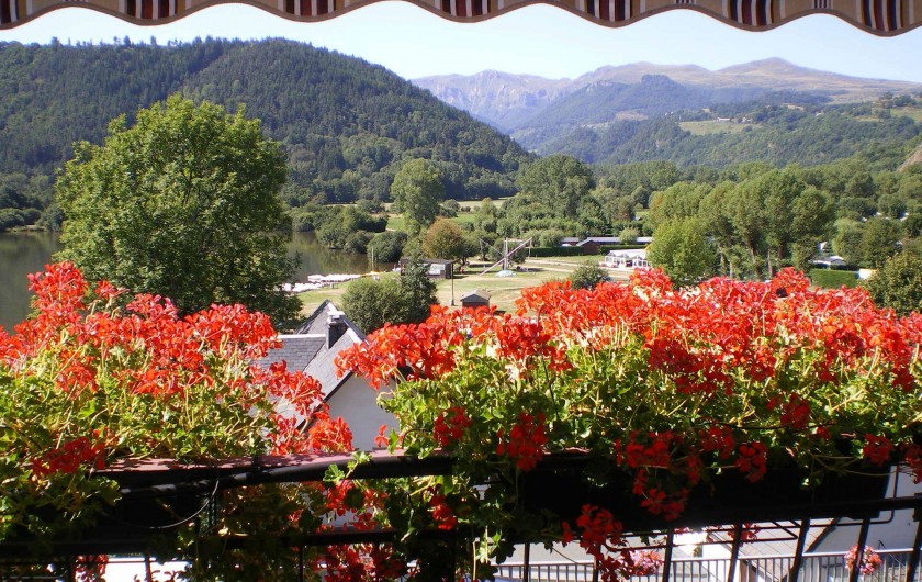 Location de vacances - Hôtel - Auberge à Chambon-sur-Lac - vue des chambres