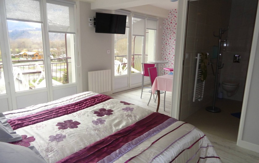 Location de vacances - Hôtel - Auberge à Chambon-sur-Lac - grande chambre pour pers mobilité réduite