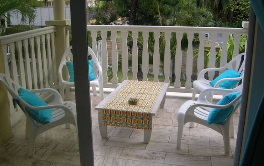 Location de vacances - Appartement à Saint-Gilles les Bains - Balcon chambre 1