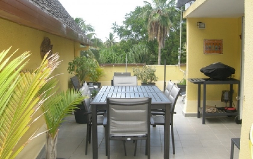 Location de vacances - Appartement à Saint-Gilles les Bains - Terrasse - Barbecue