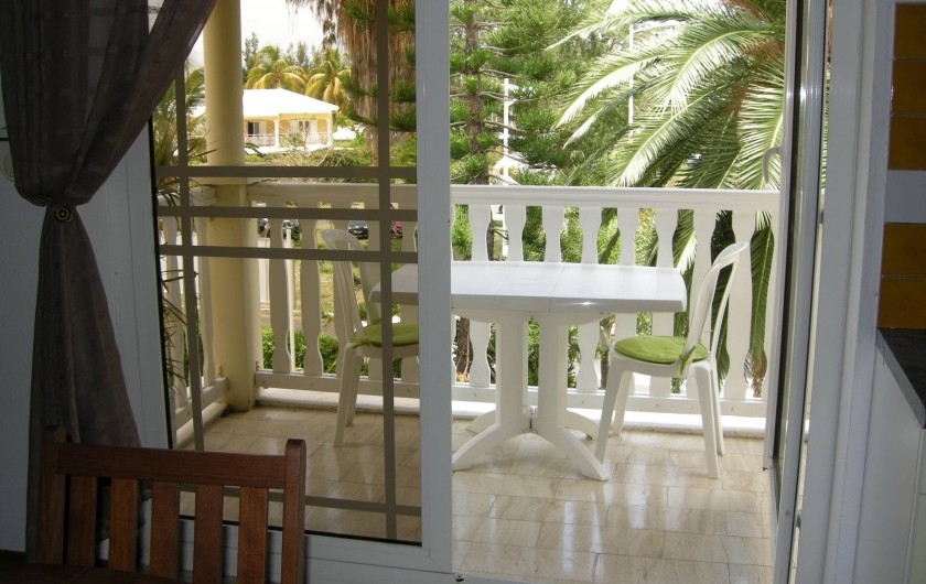 Location de vacances - Appartement à Saint-Gilles les Bains - Balcon cuisine