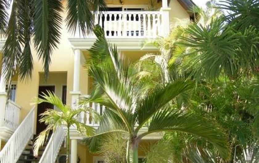 Location de vacances - Appartement à Saint-Gilles les Bains - Façade