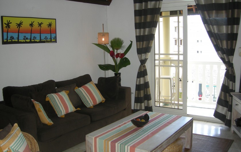 Location de vacances - Appartement à Saint-Gilles les Bains - Salon - canapé convertible