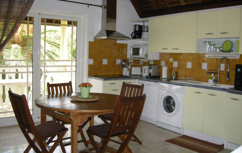Location de vacances - Appartement à Saint-Gilles les Bains - Étage  - Cuisine