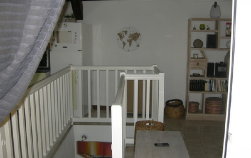 Location de vacances - Appartement à Saint-Gilles les Bains - Escalier - Étage