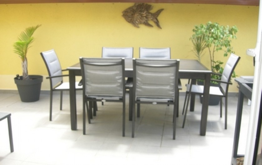Location de vacances - Appartement à Saint-Gilles les Bains - Terrasse