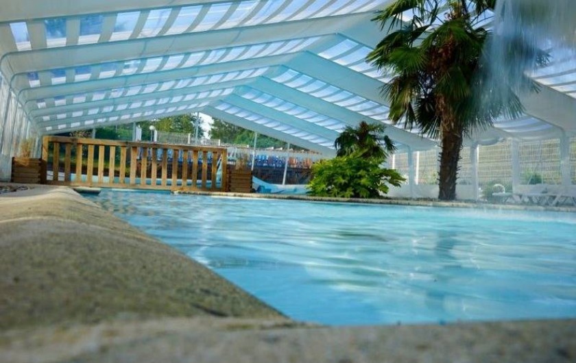 piscine couverte chauffée découvrable avec toboggans