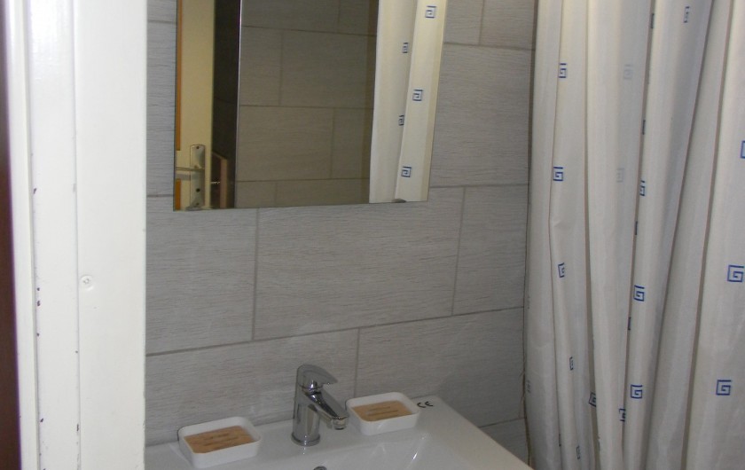 Location de vacances - Studio à Cauterets - salle de bain