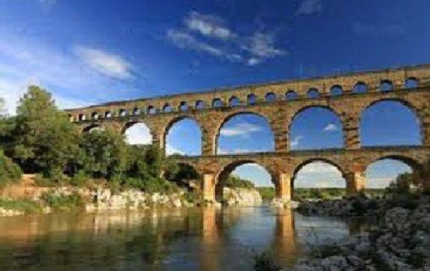 Location de vacances - Mas à Tarascon - LE PONT DU GARD