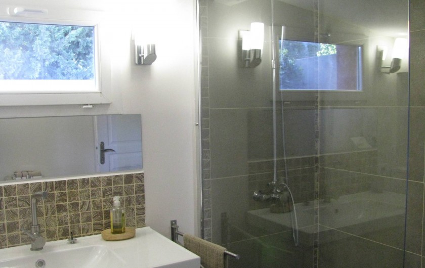 Location de vacances - Mas à Tarascon - SDB Douche italienne