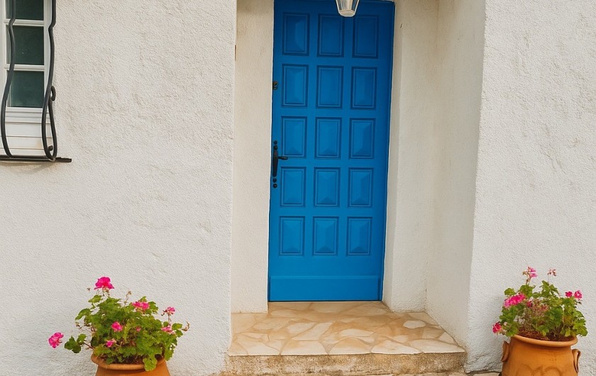 Location de vacances - Villa à Saint-Cézaire-sur-Siagne - Porte d'entrée maison.