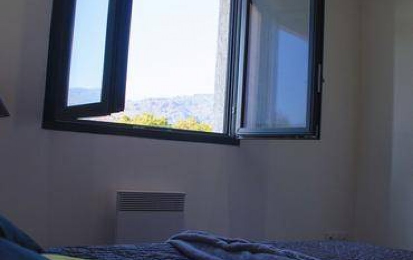 Location de vacances - Appartement à Penta-di-Casinca - Chambre vue montagne
