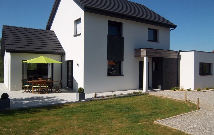 Location de vacances - Gîte à Wierre-Effroy - facade et parking