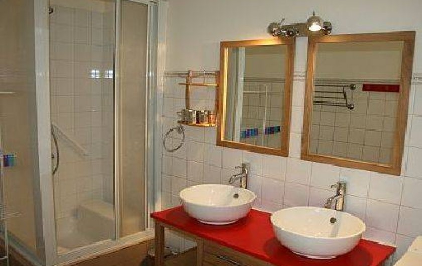 Location de vacances - Appartement à La Rochelle - Salle de bain avec machine à laver le linge