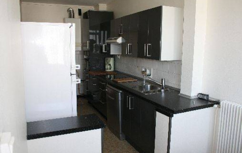 Location de vacances - Appartement à La Rochelle - Cuisine équipée de tous les ustensiles et vaisselle nécessaires
