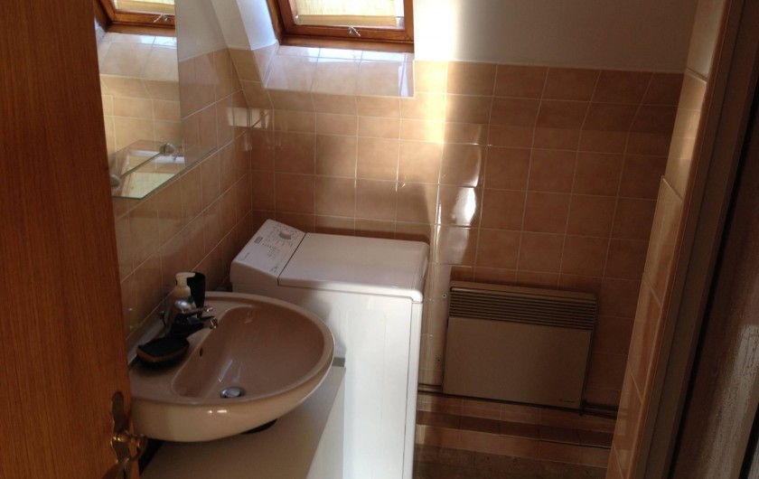 Location de vacances - Appartement à Orschwiller - Salle de bain coté jardin