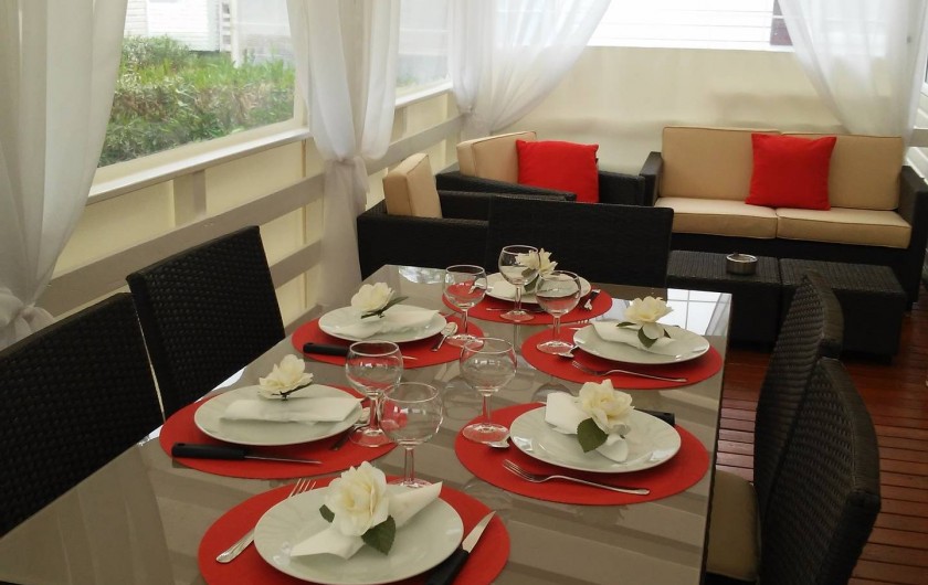 Location de vacances - Camping à Vias - coin repas en terrasse couverte