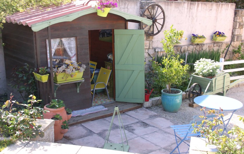 Location de vacances - Villa à Monteux - EXTERIEUR F jeux et cabane d'enfant dans le jardin