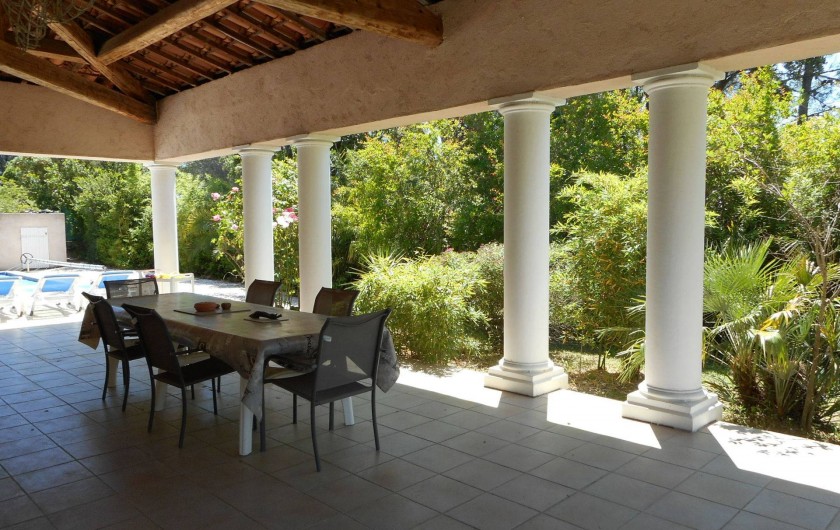Location de vacances - Villa à Roquebrune-sur-Argens - Très agréable terrasse couverte de 70 m2