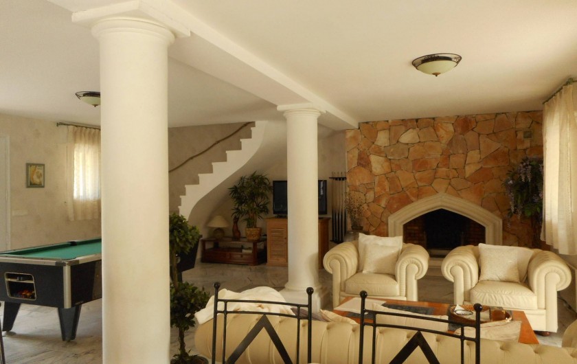 Location de vacances - Villa à Roquebrune-sur-Argens - Salon avec cheminée