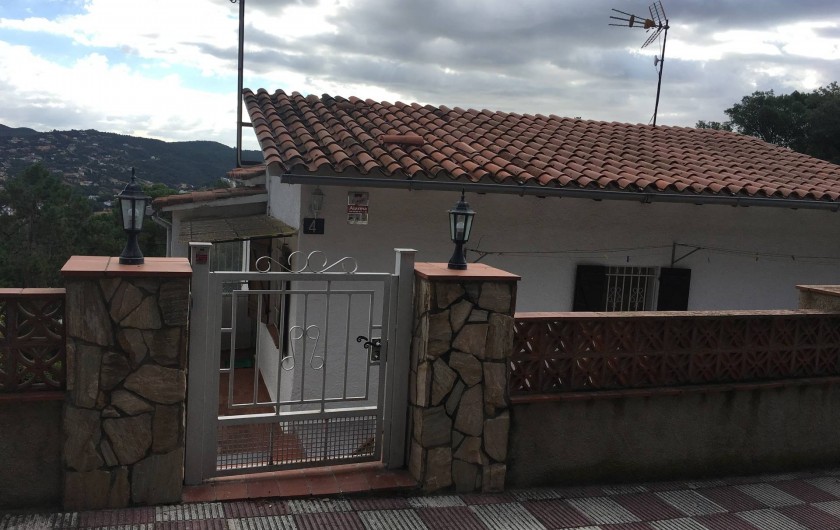 Location de vacances - Villa à Lloret de Mar - entrée cote rue 4 del segria