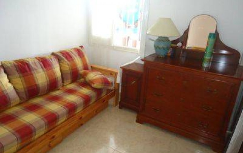 Location de vacances - Villa à Lloret de Mar - chambre du bas clic clac en 140