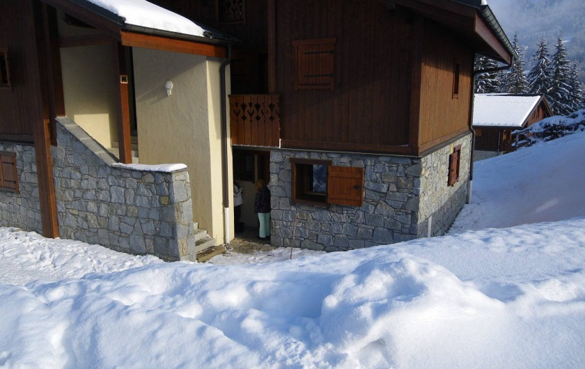 Location de vacances - Appartement à Les Carroz d'Arâches - entrée chalet