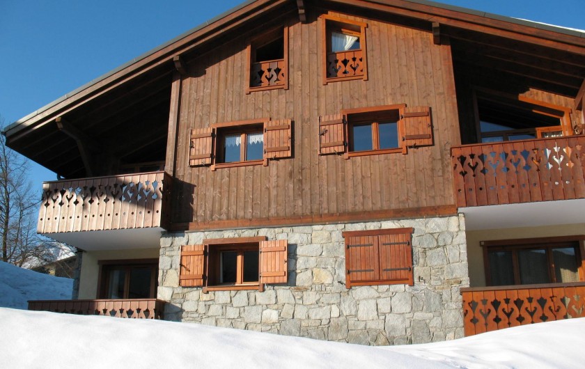 Location de vacances - Appartement à Les Carroz d'Arâches - vue du chalet l'hiver