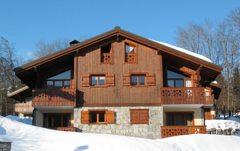 Location de vacances - Appartement à Les Carroz d'Arâches - vue du chalet l'hiver