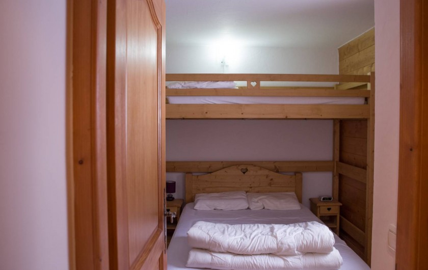 Location de vacances - Appartement à Les Carroz d'Arâches - chambre lit double avec mezzanine