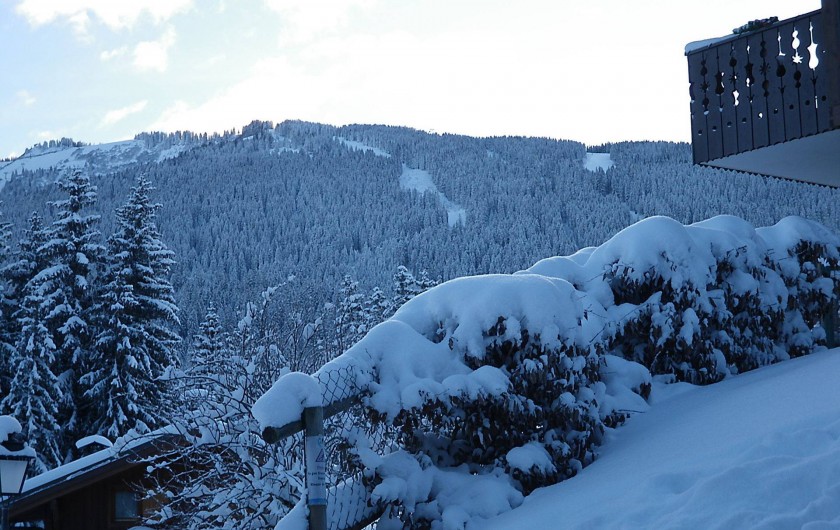 Location de vacances - Appartement à Les Carroz d'Arâches - vue de la terrasse sur montagne