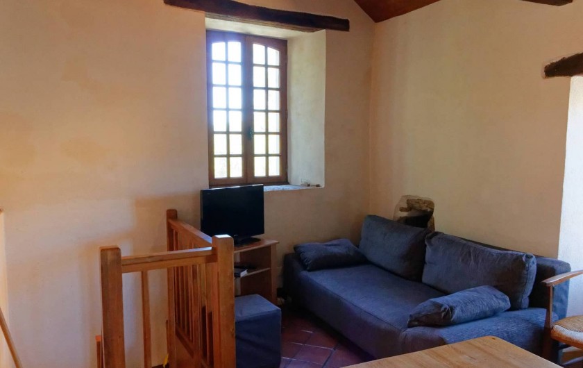 Location de vacances - Gîte à Saint-Victor-et-Melvieu - coin salon avec canapé convertible en 140 ; 4 places