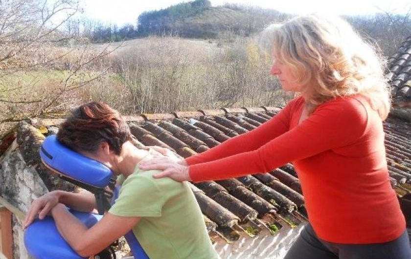 Location de vacances - Insolite à Labarre - Un shiatsu assis sur la terrasse